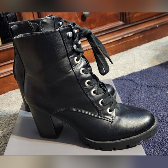 Regina Boot - Picture 2 of 9